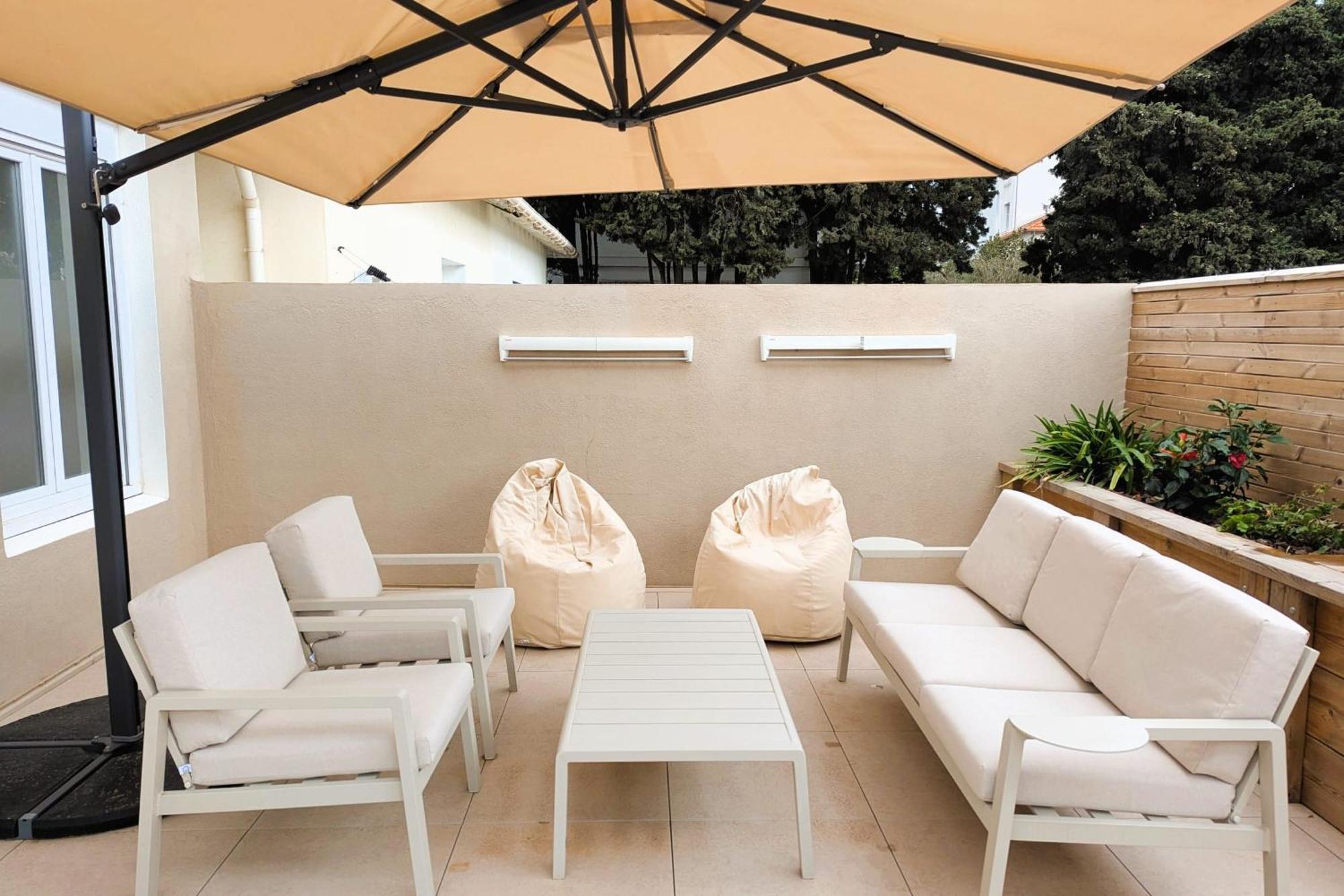 Penthouse With Large Terrace Near Beaches Appartement