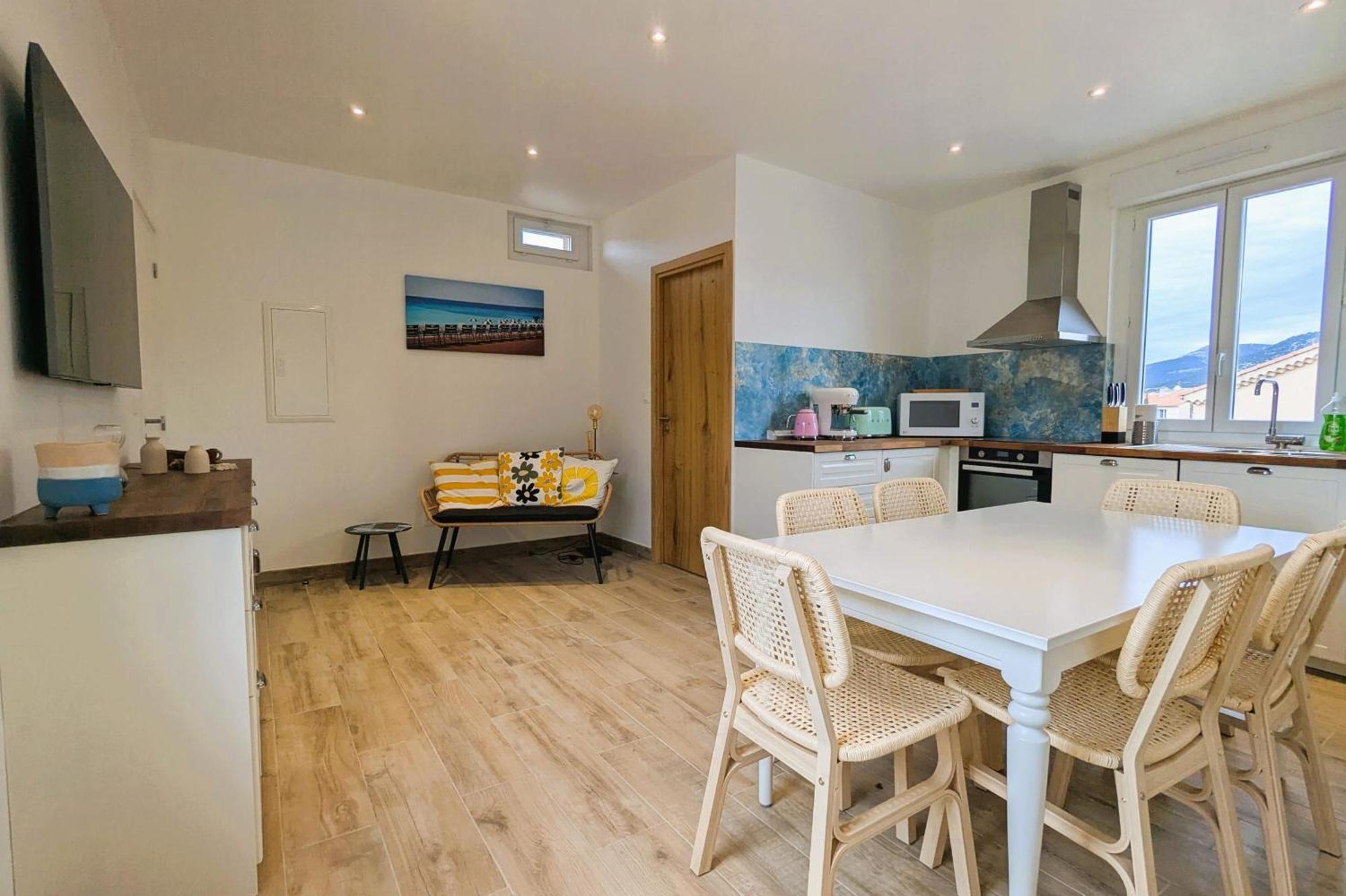 Penthouse With Large Terrace Near Beaches Appartement *