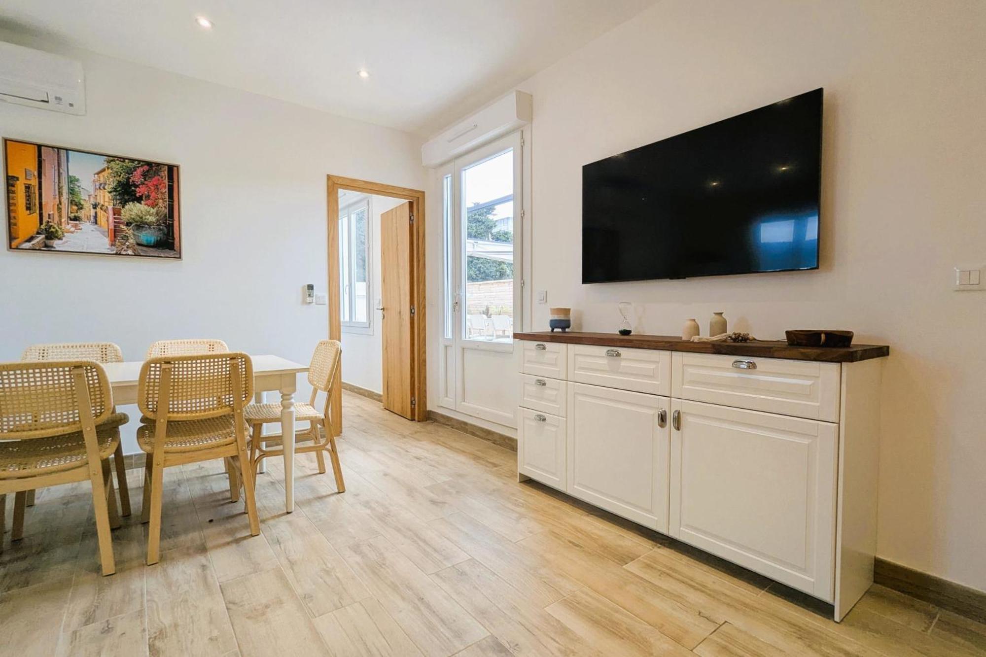 Penthouse With Large Terrace Near Beaches Appartement